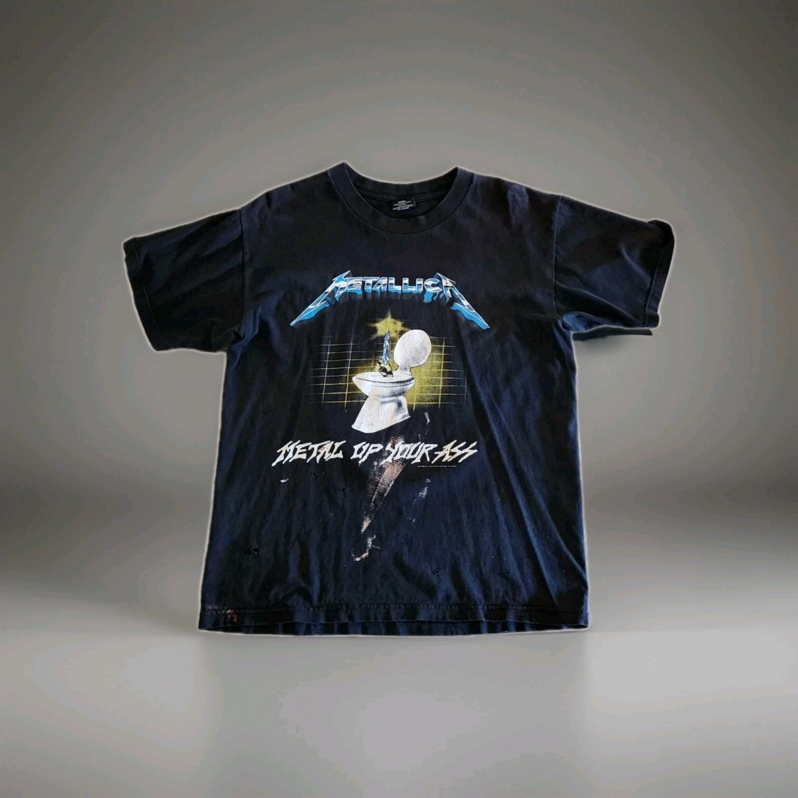 Metallica — Distressed Licensed vintage concert t-shirt
